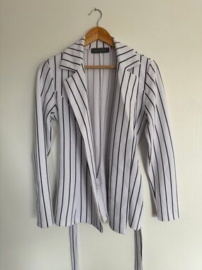 Suzy Shier Striped Blazer | White & Black | Tie Waist | Lightweight | Small